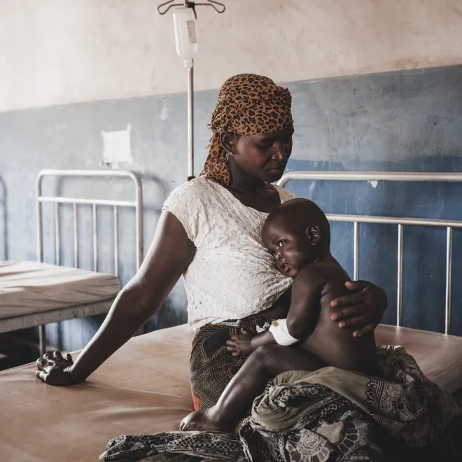 Madre e hijo en un hospital